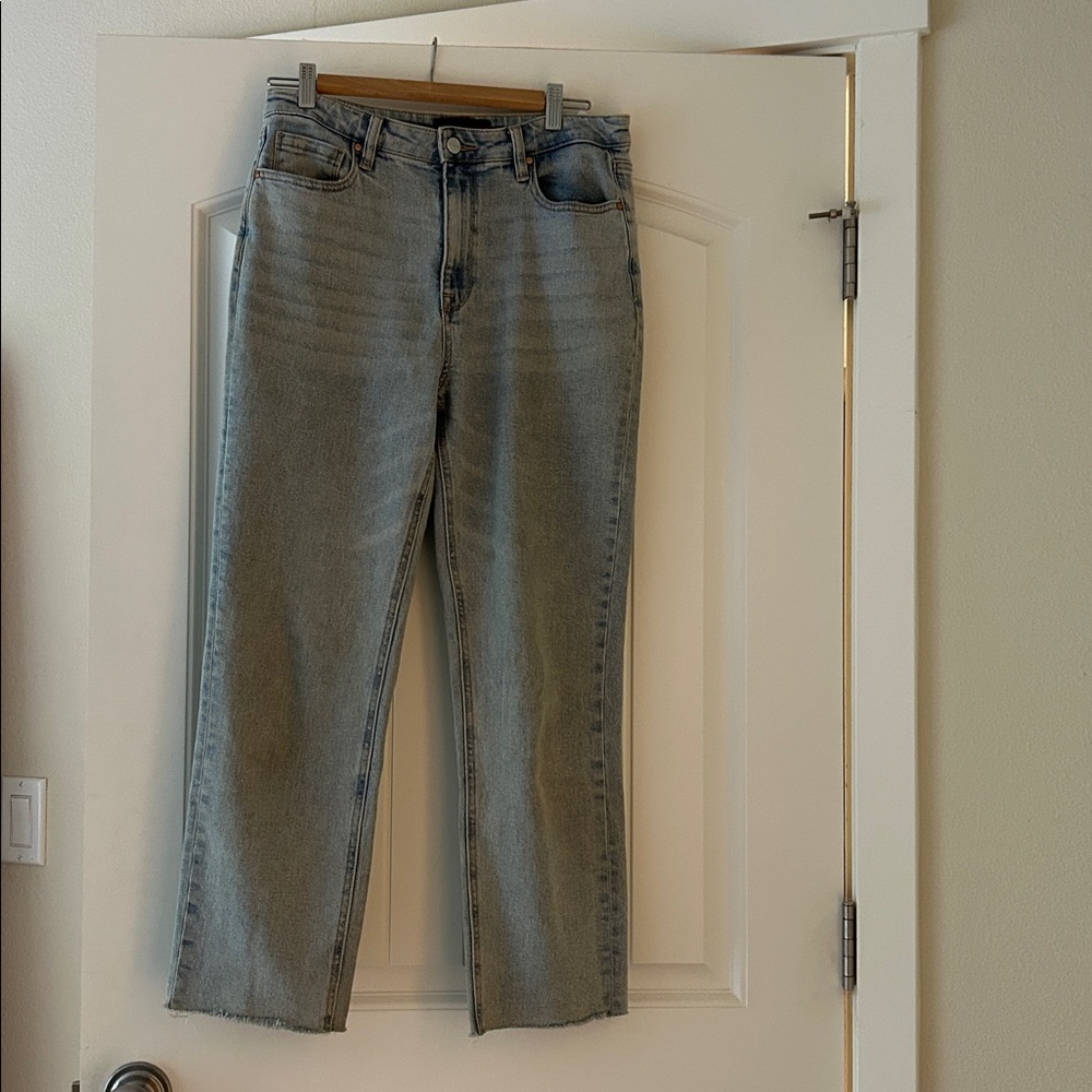 Sanctuary buttery light wash straight leg crop 37.5” in seam